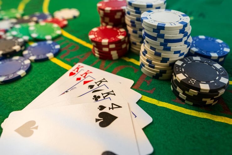 maxwin4d platform dashboard showing Liga 1 fixtures, live-dealer tables, and slot games on mobile
